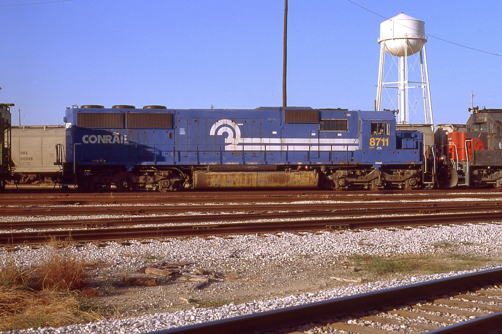 CSX 8711 by the Cargill plant